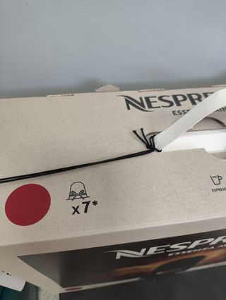 Cafetera Nespresso De'Longhi Essenza Mini Roja