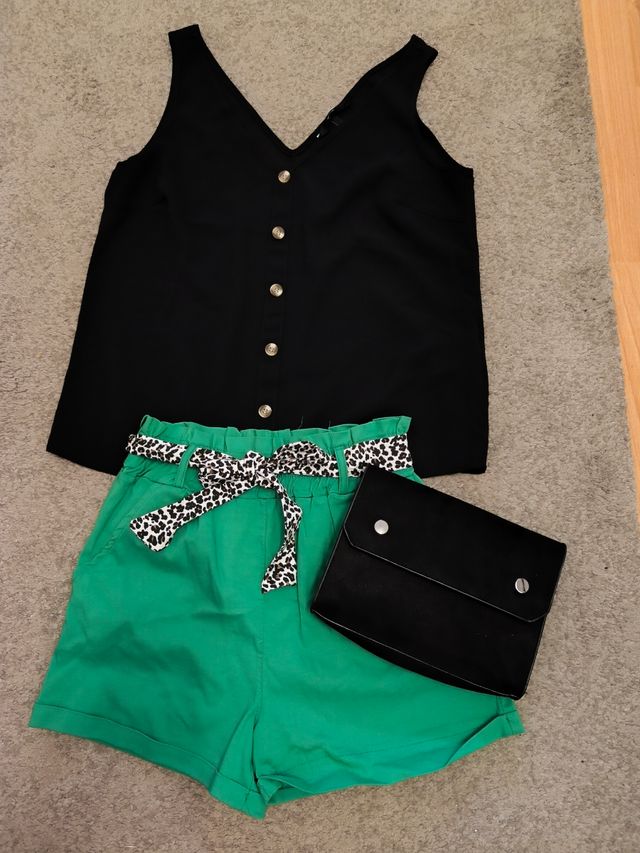 Lote Ropa: Top Negro y Shorts Verdes
