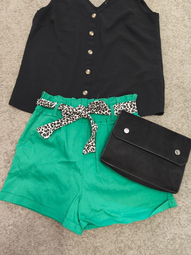 Lote Ropa: Top Negro y Shorts Verdes