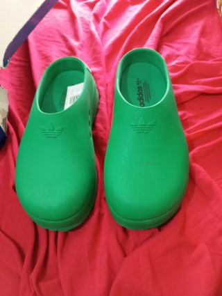 Zuecos Adidas Verdes