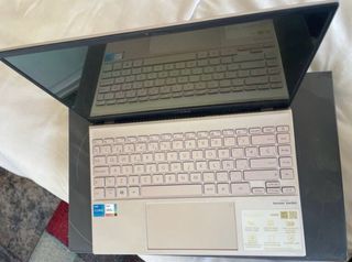 ASUS ZenBook 13 (SE VENDE PARA ARREGLAR)