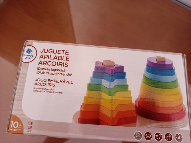 Juguete apilable arcoíris Mundo Diver 10+ meses