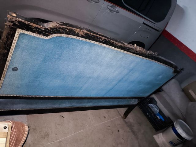 Sofá vintage terciopelo y madera