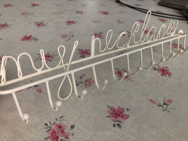 Colgador de collares pared