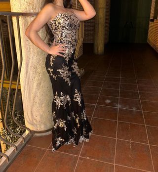 Vestido negro y plateado
No es la marca indicada