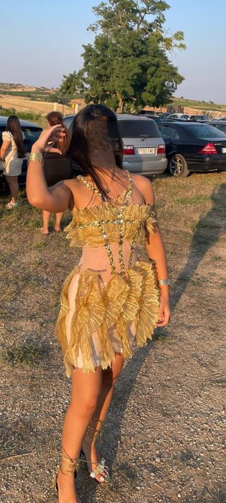 Vestido de fiesta beige y dorado