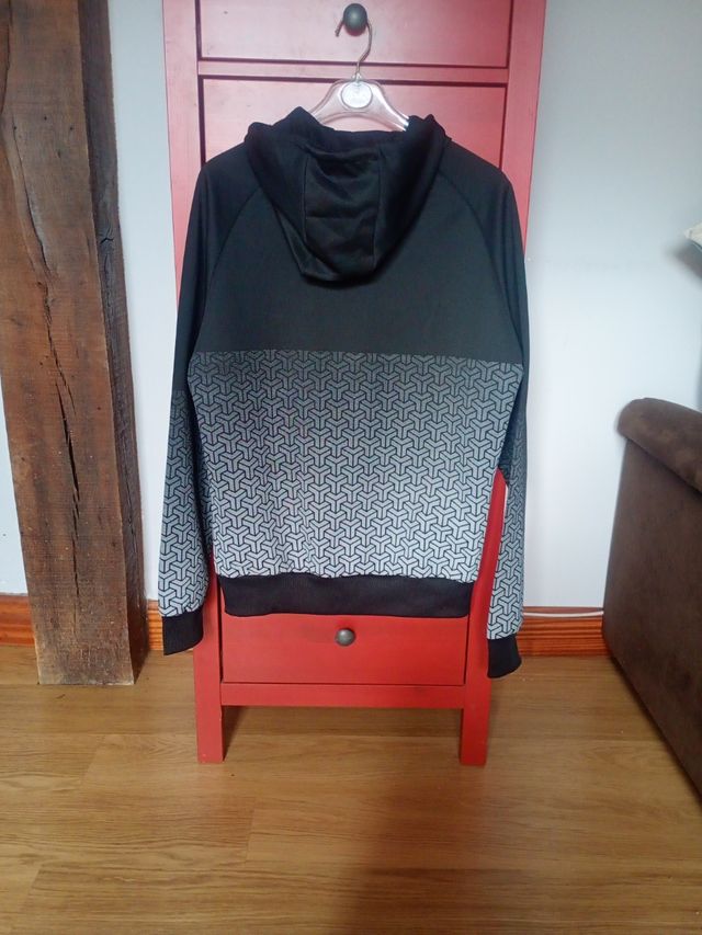 Sudadera con cremallera y capucha hombre