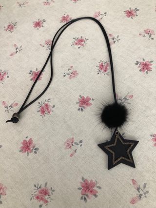 Collar con estrella y pompón