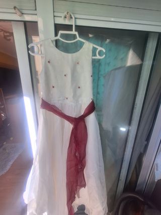 Vestido de Comunión Blanco con Flores Rojas