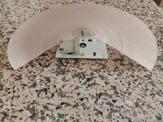 Applique vetro rosa con dettagli oro