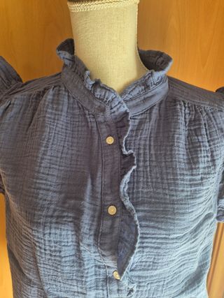 Blusa H&M azul con volantes