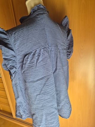Blusa H&M azul con volantes