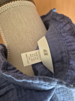 Blusa H&M azul con volantes