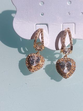 Pendientes corazón dorados con brillantes