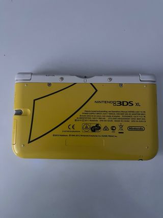 Nintendo 3DS XL Pikachu