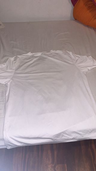 Camiseta blanca con estampado japonés tomie 