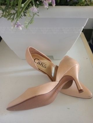 Zapatos de salón Cano beige sin usar