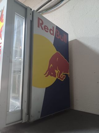 Nevera Red Bull pequeña 