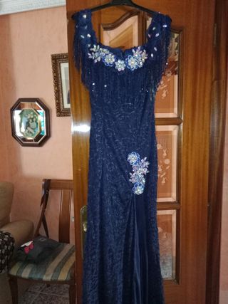 Vestido de fiesta azul con pedrería