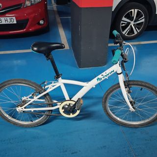 Bicicleta infantil blanca y azul