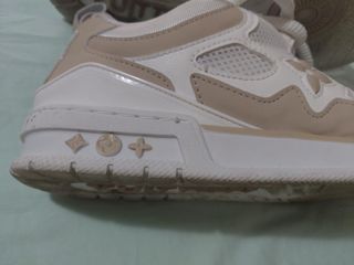 Zapatillas Louis Vuitton Beige y Blancas