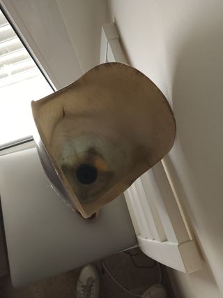 Prótesis de pierna con pie de madera