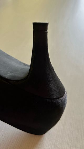 Zapatos de tacón negros con lazo