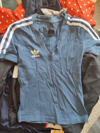 Set di abbigliamento firmato: Zara, Adidas, Tommy, Guess.