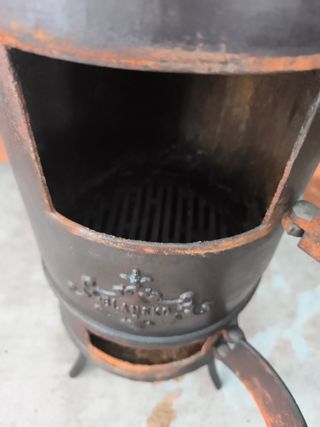 Estufa de forja de hierro antigua