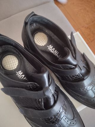 Zapatos de vestir negros con velcro
