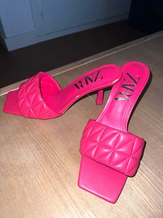 Sandalias Zara tacón medio fucsia