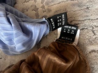 Monos de tirantes acanalados