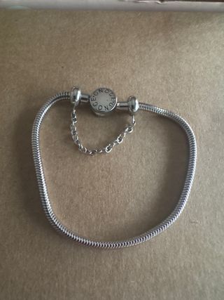 Pulsera tipo Pandora nueva 