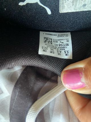 Botas de fútbol Puma blancas y azules