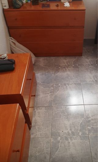 Cómoda y 2 mesitas de noche de madera