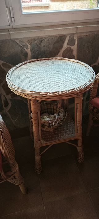 Set mimbre: 2 sillas, 2 mesas, sofá y rinconera