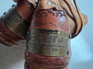 Stivaletti bassi in pelle marrone con borchie