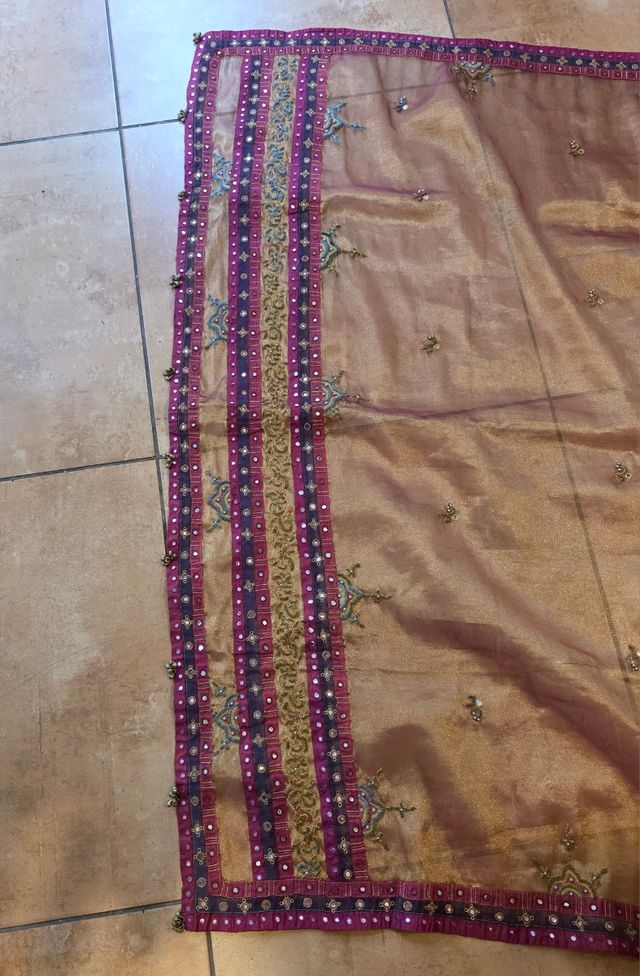 Sari de seda con bordados