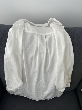 Camisa de seda Stradivarius blanca Talla XS
