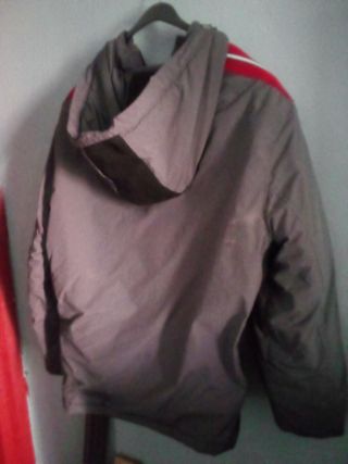 Anorak Fila Gris con Detalles Rojos