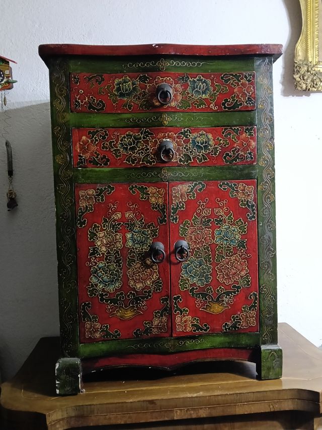 Comodino tibetano decorato legno