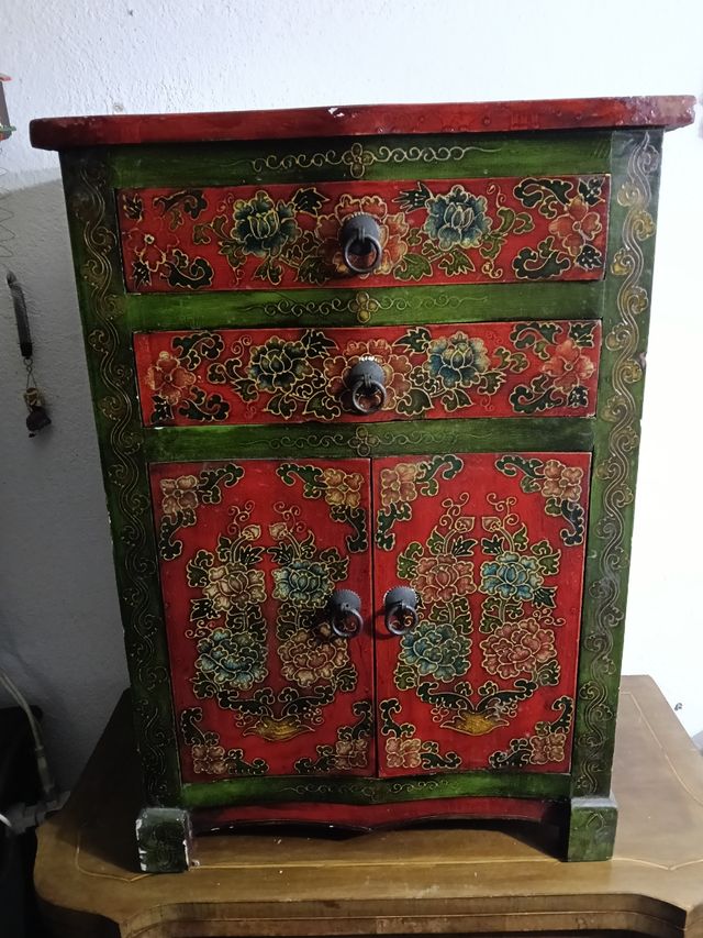 Comodino tibetano decorato legno
