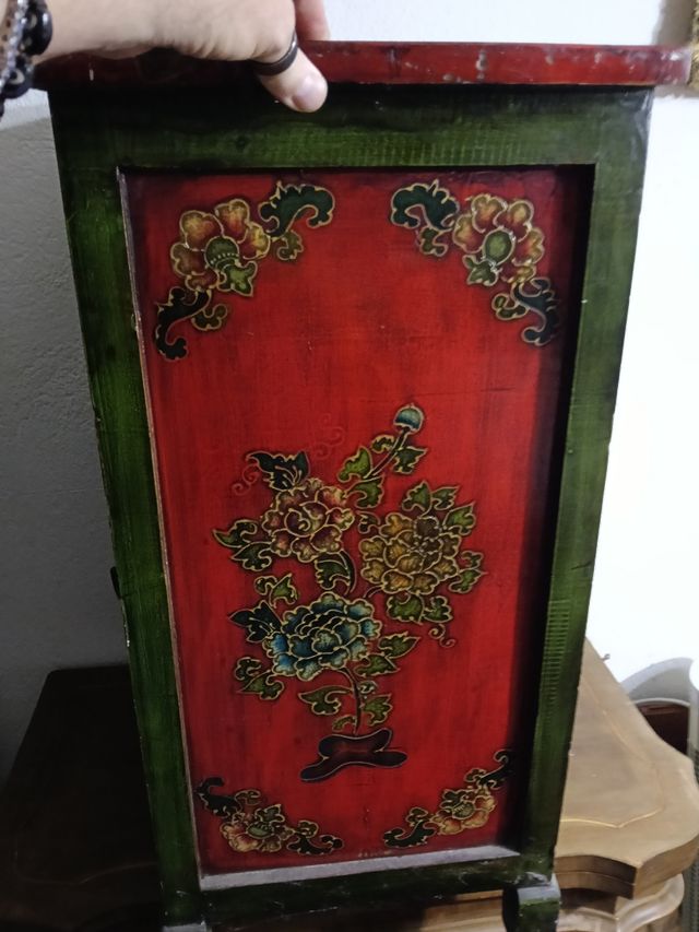 Comodino tibetano decorato legno