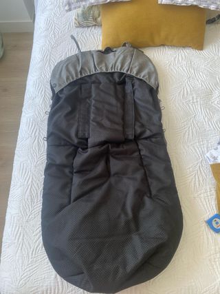 Saco para silla de paseo gris con estrella