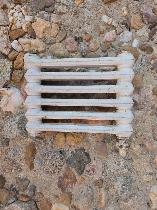 Radiador antiguo hierro fundido pequeño