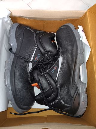 Botas de seguridad negras y grises