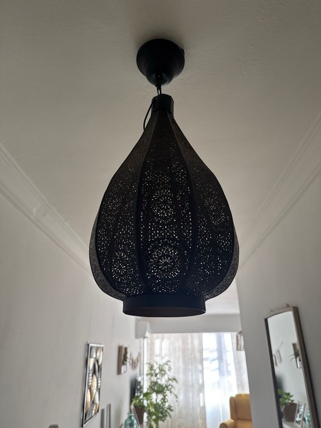 Lámpara de techo metal negra y dorada