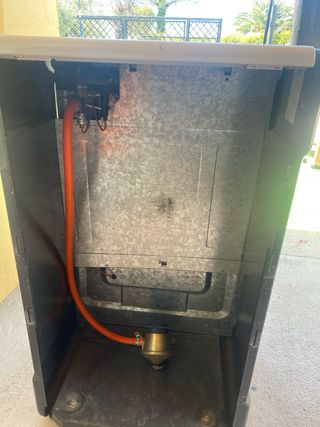 Calefactor de gas negro y plateado