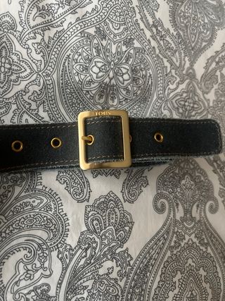 Cinturón Tous Negro con Flecos y Hebilla Dorada