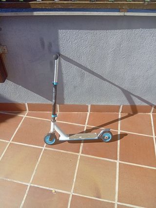 Patinete infantil blanco y azul